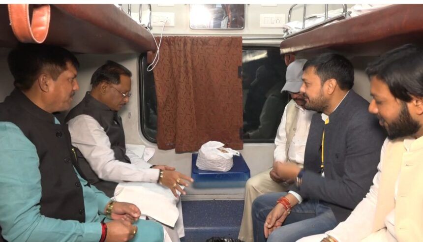 Chhattisgarh: Chief Minister Sai will now visit various areas of the state by train as well, left by Amarkantak Express to listen to kavi sammelan