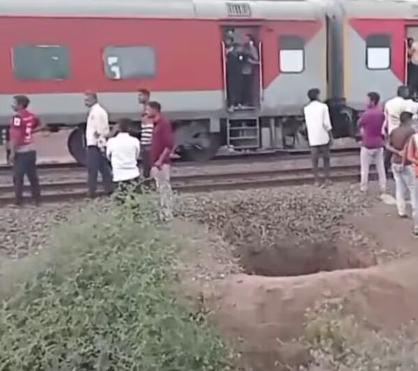 Jalgaon Train Accident LIVE: Major train accident in Jalgaon,…