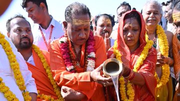 Mahakumbh Live: Chhattisgarh CM takes a dip along with…