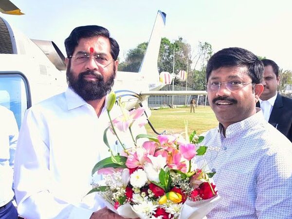 Mahakumbh Live: Maharashtra Deputy CM Eknath Shinde took a…