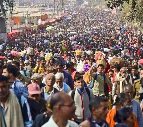 Huge crowd of devotees in Maha Kumbh, Sangam railway…