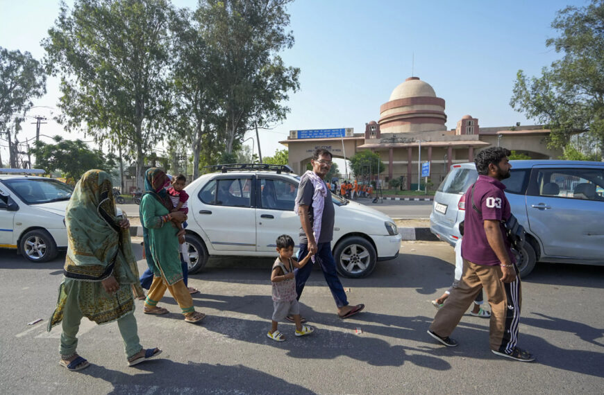 786 Pakistanis Leave India Through Attari&hellip;