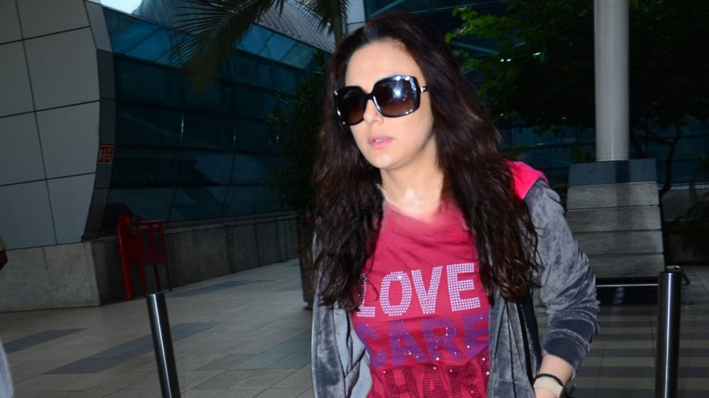 Preity Zinta offers prayers at Tadbund Hanuman temple Telangana
