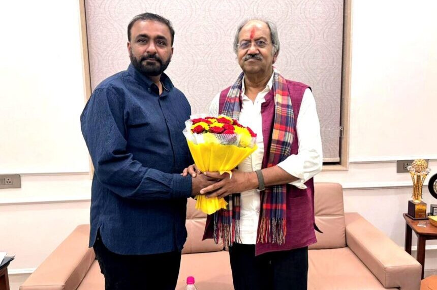 Rice Mill Association District President Gaffu Memon congratulated Raipur MP Brijmohan Agarwal on being made the Chairman of Food Corporation of India