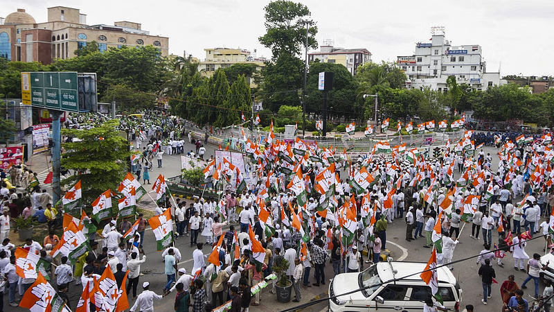 Bihar Chakka Jam : Opposition parties block the roads in Bihar; Rahul and Tejashwi protesting in Patna