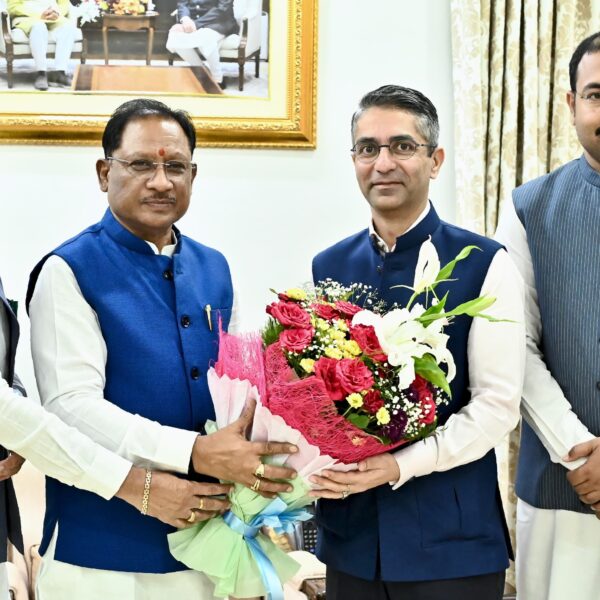 Olympic gold medalist shooter Abhinav Bindra meets Chief Minister…