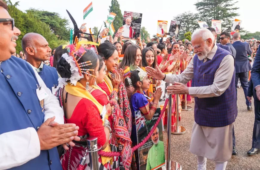 Indian Diaspora Gives PM Modi a Warm, Emotional Welcome in London