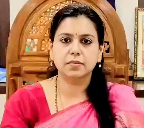Deoria: In a meeting, IAS warned ministers, MPs and…