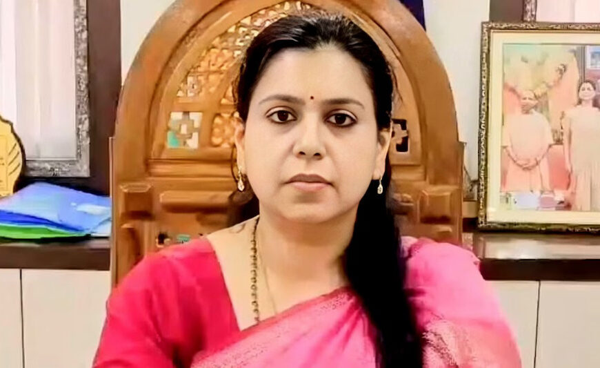Deoria: In a meeting, IAS warned ministers, MPs and MLAs not to force for transfer-posting