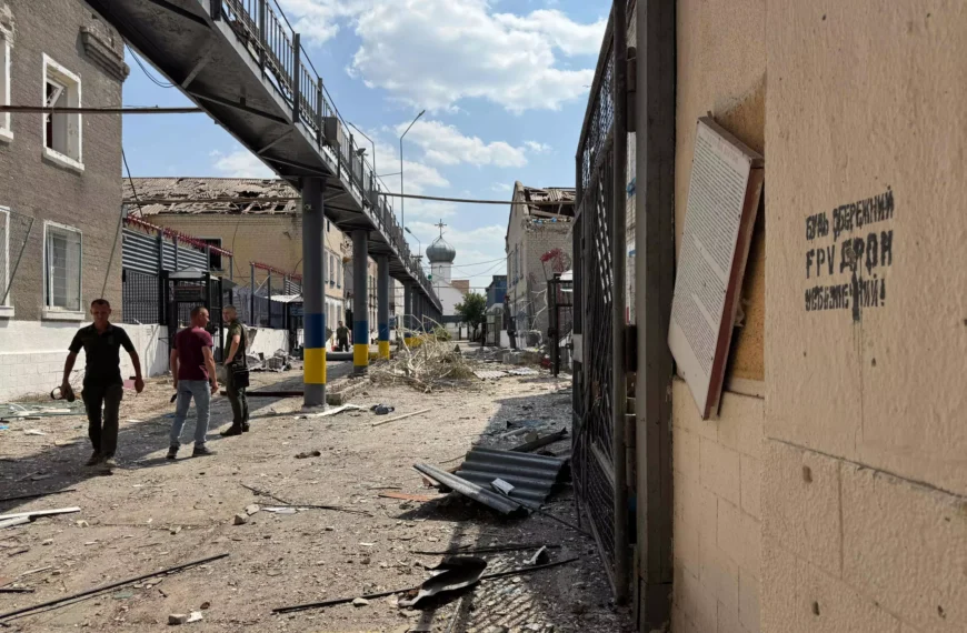 Russia Strikes Kill 25 in Ukraine…