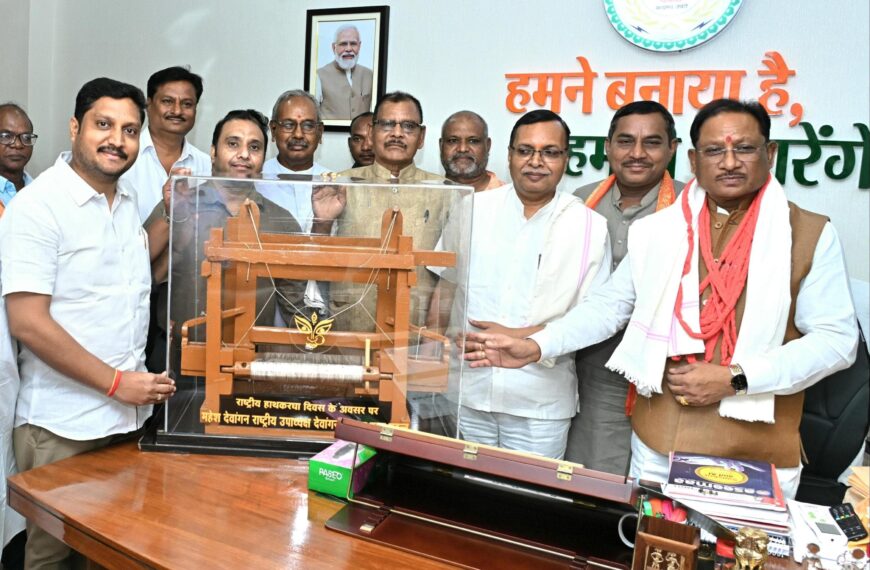 CM Vishnu Deo Sai Meets Delegation from Weavers’ Community on National Handloom Day