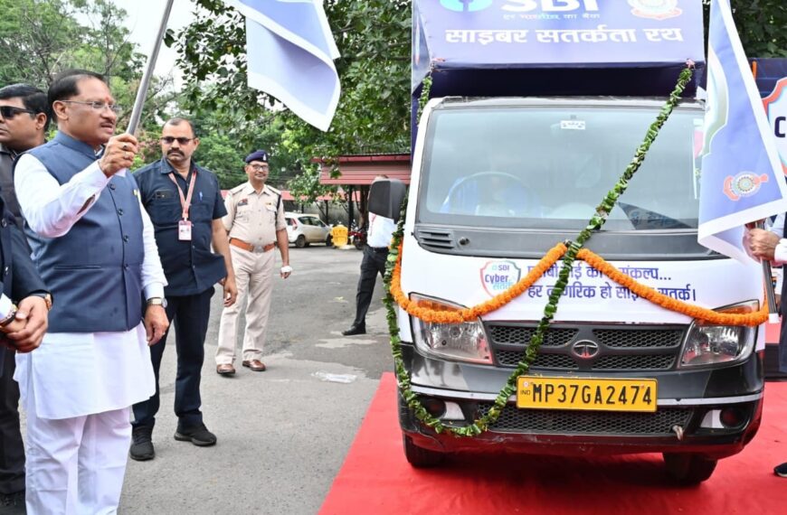 Chief Minister Sai flags off SBI Cyber ​​Suraksha Rath