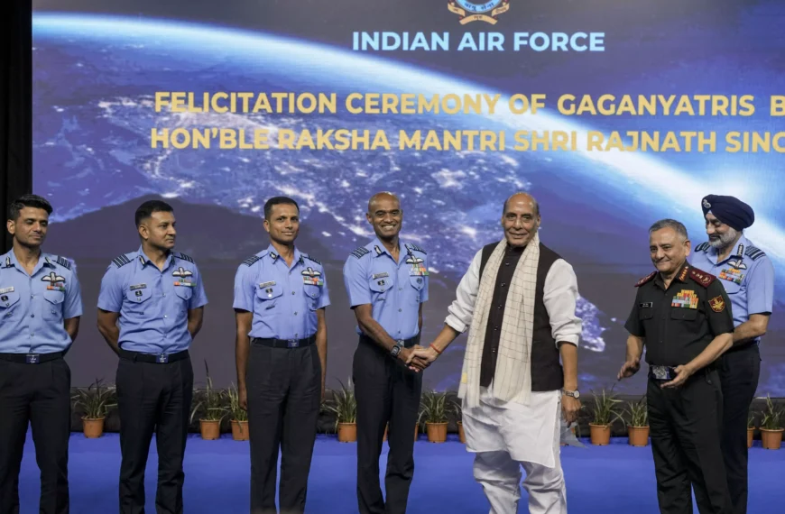 Rajnath Singh Felicitates Gaganyatris