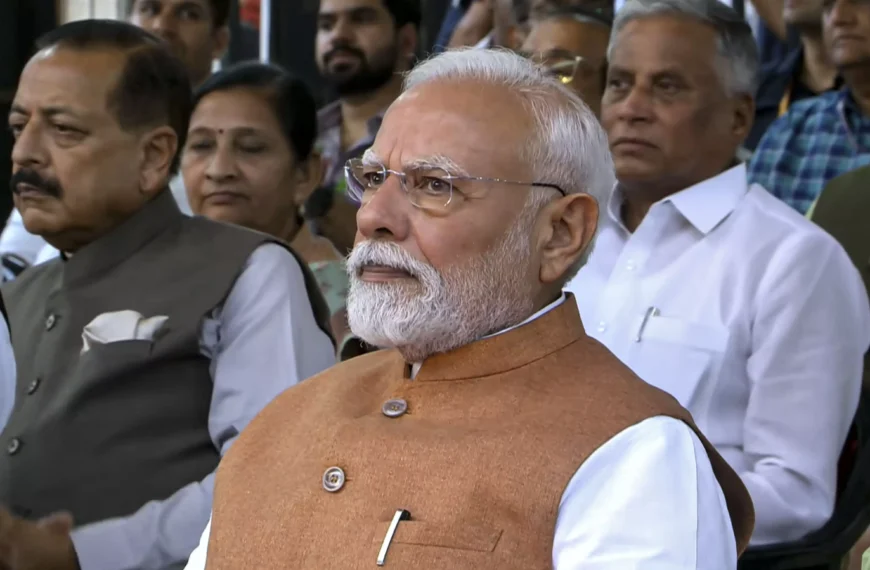 PM Modi Pays Tributes to Participants of Quit India Movement