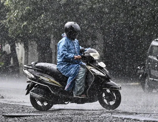 Low-pressure system over Bay of Bengal to bring rain…