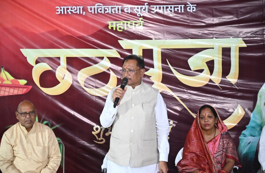 Chief Minister Sai offers Arghya to the Sun at Duldula Chhath Ghat in Jashpur, praying for the state’s prosperity and well-being…