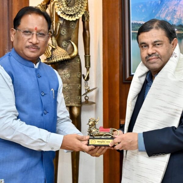ISRO scientists pay a courtesy call to Chief Minister…