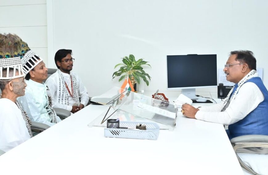 Representatives of the All India Ramnami Mahasabha pay a courtesy call on Chief Minister Sai