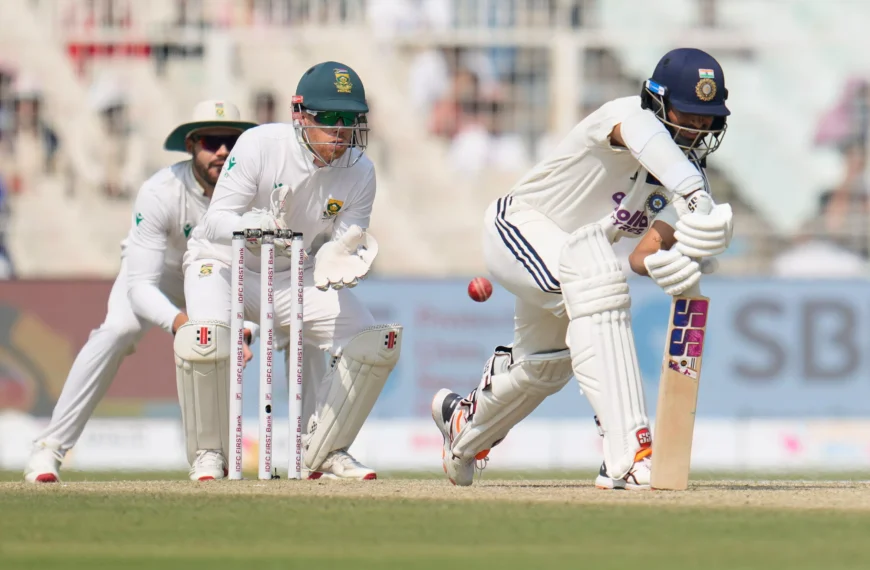 India at 10-2 Chasing 124 in Kolkata Test