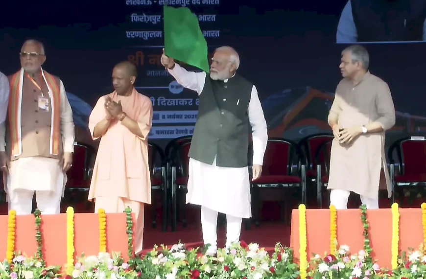 PM Modi Flags Off 4 Vande&hellip;