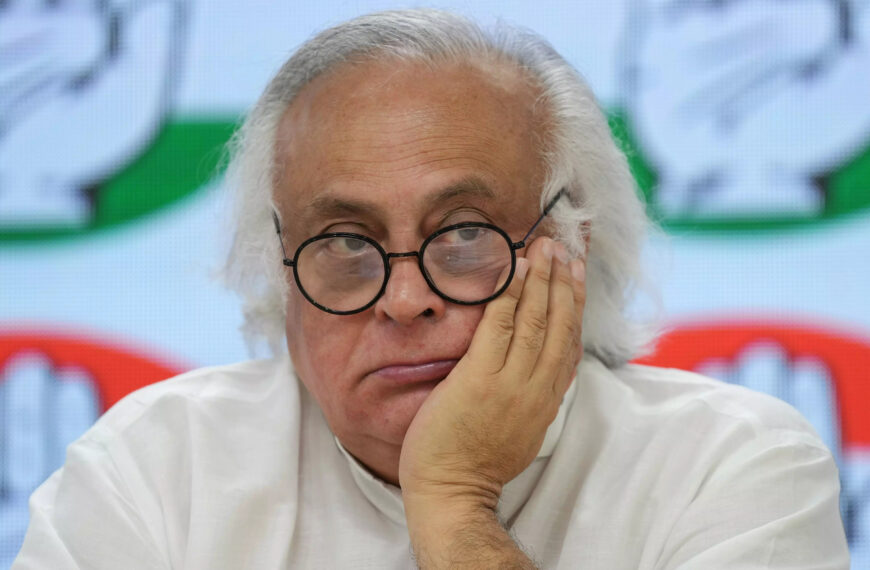 Cong Says LoPs Not Invited to Putin Banquet, Takes Swipe at Tharoor for Accepting Invite