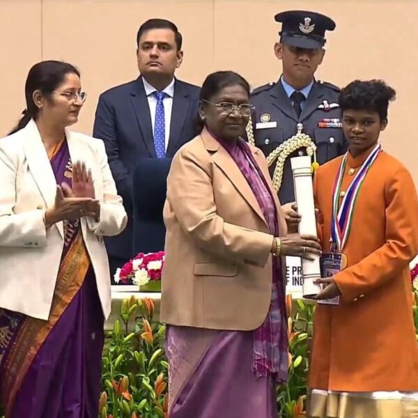 Yogita Mandavi from Kondagaon receives Prime Minister’s National Children’s&hellip;