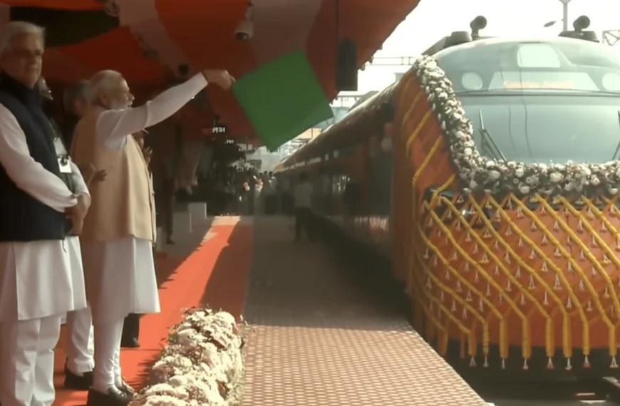 PM flags off India’s first Vande&hellip;