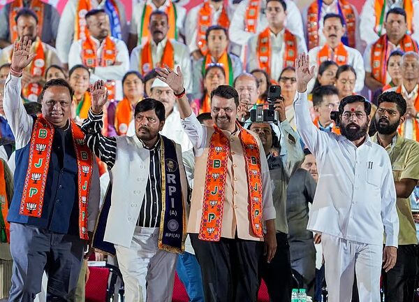 Fadnavis shows old videos of feuding Thackeray cousins, says…