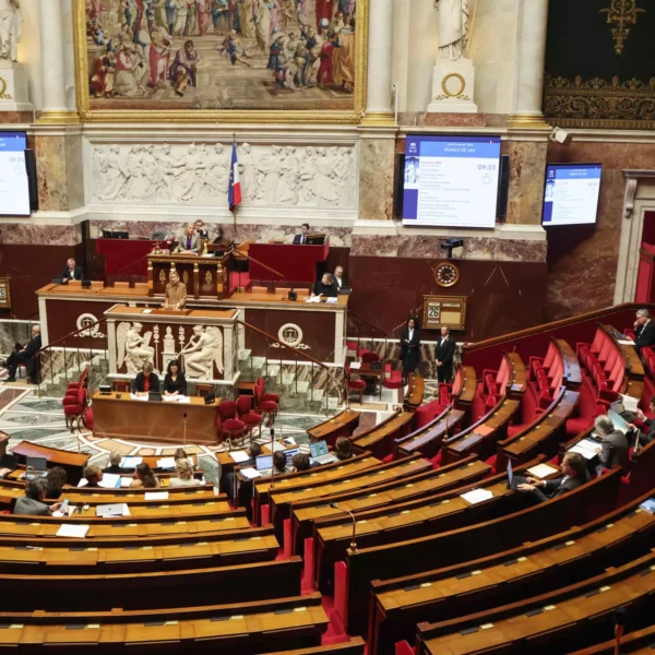French Lawmakers Pass Bill Banning Social Media for Under-15s
