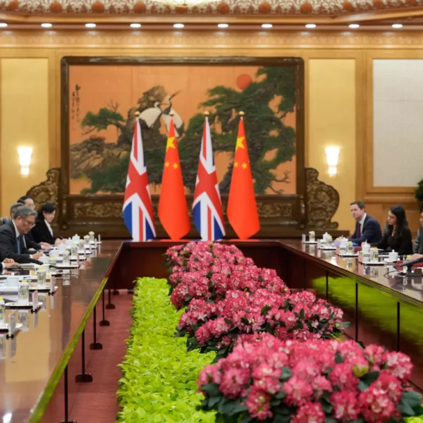 British PM Starmer Meets with Chinese President Xi Jinping
