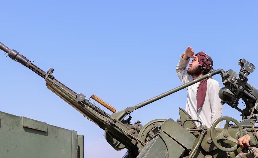 Taliban launches massive attack on Pakistan, captures two more posts along the Durand Line, intensifies fighting