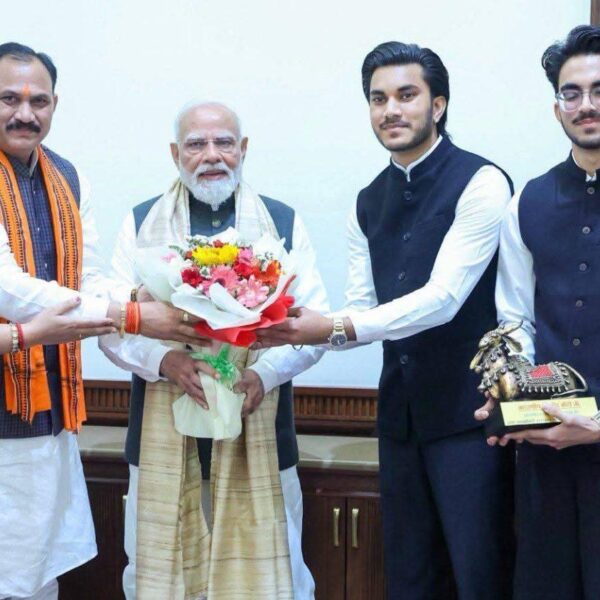 Health Minister Shyambihari Jaiswal, accompanied by his family, visited PM Modi to extend an invitation to his daughter’s wedding; the Prime Minister bestowed his affectionate blessings