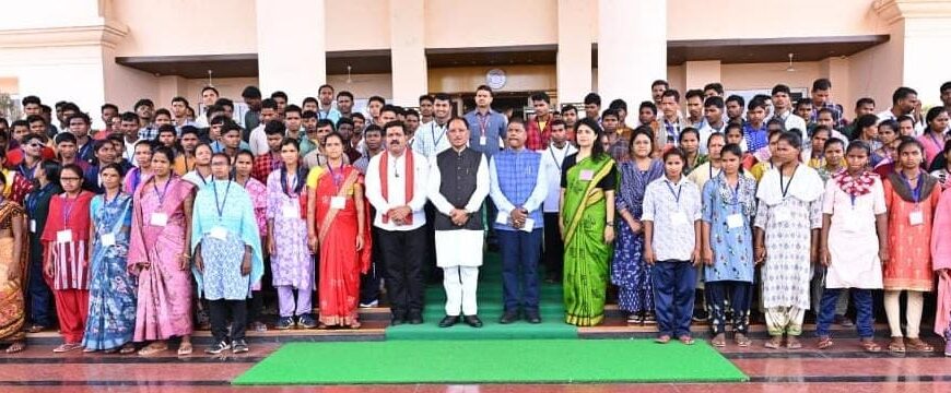 Faith Returns to the Mainstream: 140 Surrendered Naxals Meet Chief Minister Sai