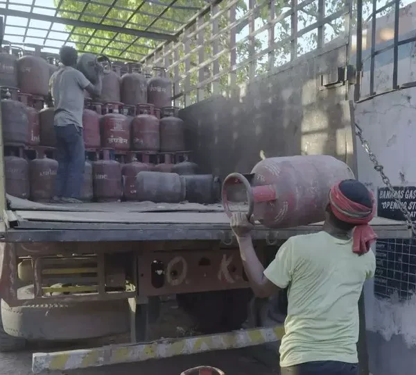 Illegal LPG Storage Unit Busted in South Delhi; 223 Cylinders Seized