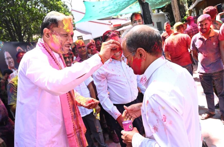 Holi Celebrations at the Chief Minister’s Residence : Chief Minister Sai Plays Holi with Officials and Employees