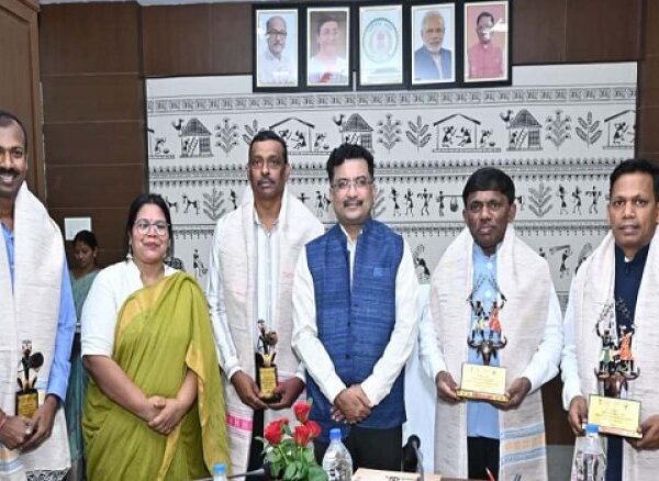 Goa Minister Dr. Ramesh Tawdekar witnessed the glimpse of tribal pride of Chhattisgarh