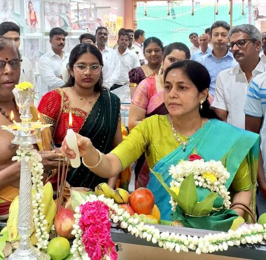 Glow by Kirtilals Shines Bright with New Showroom Launch in Madurai