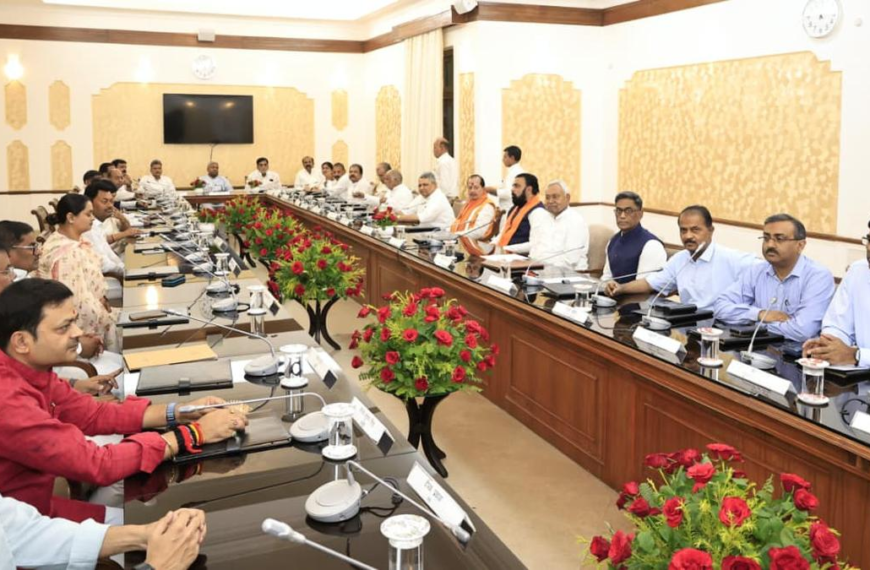 Bihar New CM Live: Chief Minister Nitish Kumar submits his resignation to the Governor; Samrat and Vijay Chaudhary also present