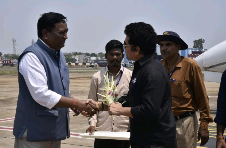 Heartfelt Welcome for Bharat Ratna Sachin Tendulkar at the Airport