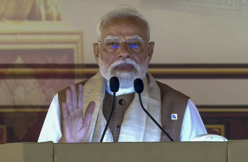 PM Appeals to People to Take 9 Pledges on Health, Conservation of Nature, Service, Others