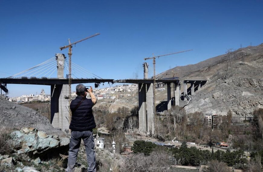 Iran turns bombed Karaj Bridge into a symbol of resistance 
