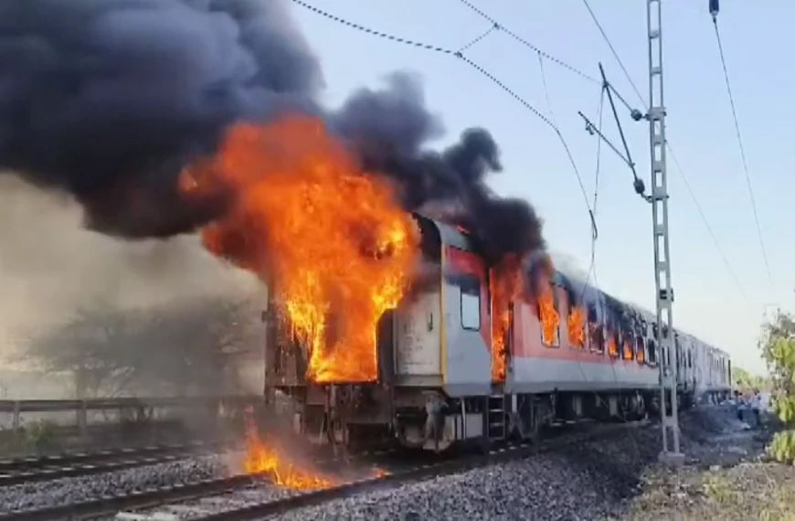 Fire Breaks out in Thiruvananthapuram-Delhi Rajdhani Express in MP