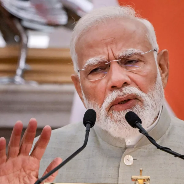 Mere sath Judhe Raho: Modi to Revanth