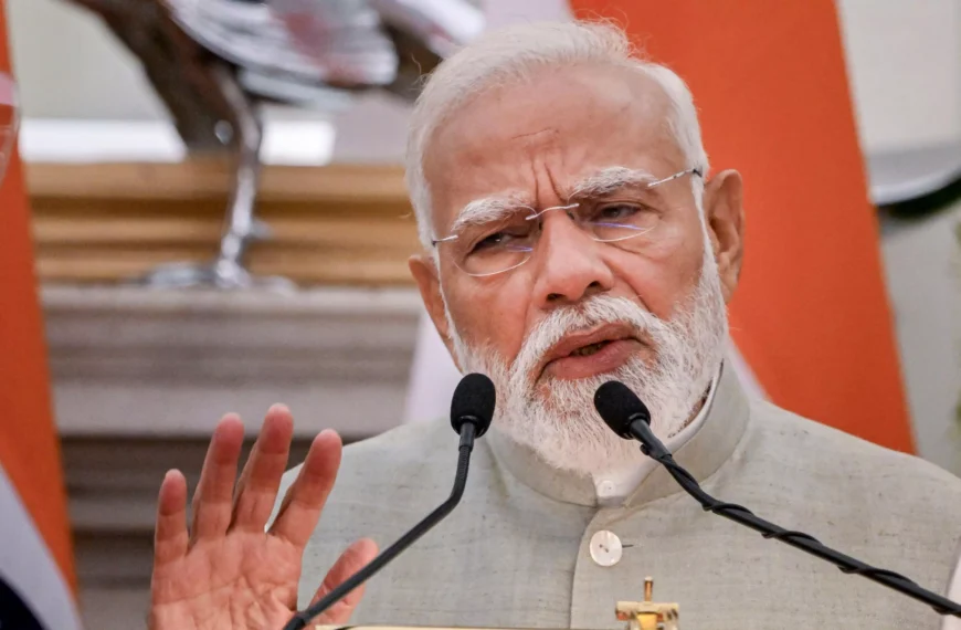 Mere sath Judhe Raho: Modi to Revanth