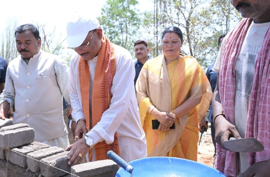 Chief Minister Shri Vishnu Deo Sai extends voluntary contribution at PM Awas site in Bhaisamuda