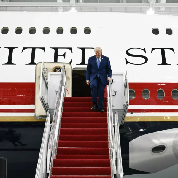 Trump Unveils New Air Force One, a Gift from…