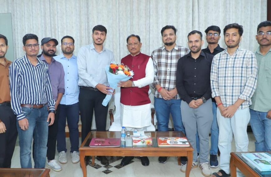 “Chhattisgarh CM Meets Tribal Hostel Students ,Who cracked UPSC Prelims”