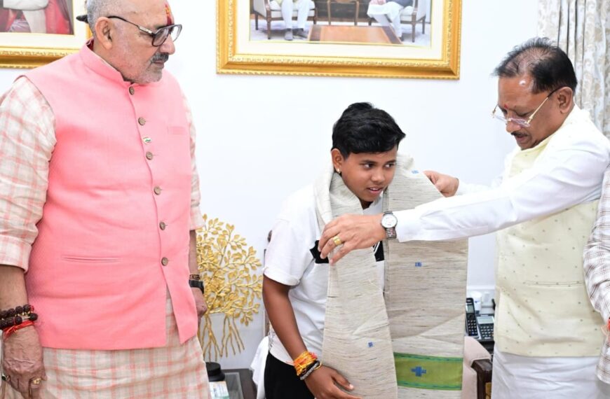 CG CM Sai Honours Mahak Narwase who got selected as Vice-Captain of Indian Under-19 Women’s Cricket Team for Sri Lanka Tour