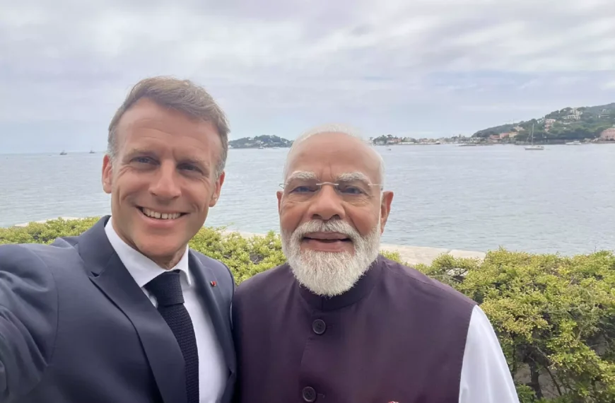 Macron’s One-Word Captioned Selfie With PM Modi Goes Viral