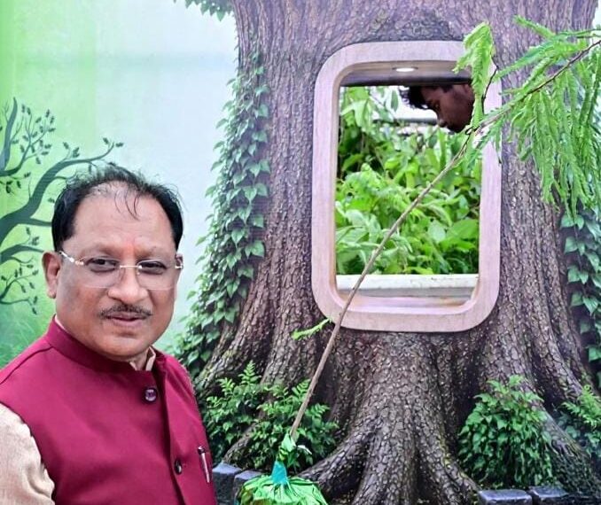 Tree ATM Rolls Out in Chhattisgarh: Where Every Withdrawal Makes the Planet Richer